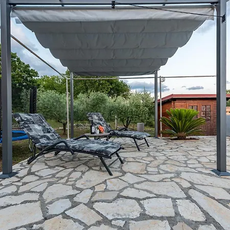 بيت للعطل Cozy In Slivnica