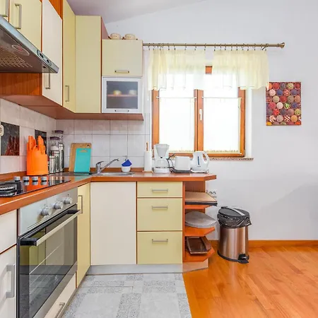 Holiday home Gorgeous In With Kitchen