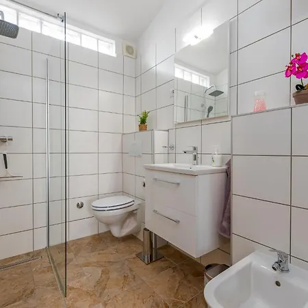 Gorgeous In With Kitchen Holiday home