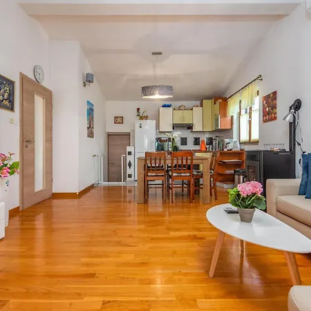 Gorgeous In With Kitchen Holiday home Slivnica