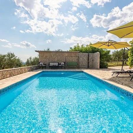 Gorgeous In With Kitchen Holiday home *