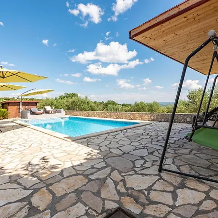 Holiday home Gorgeous In With Kitchen Slivnica