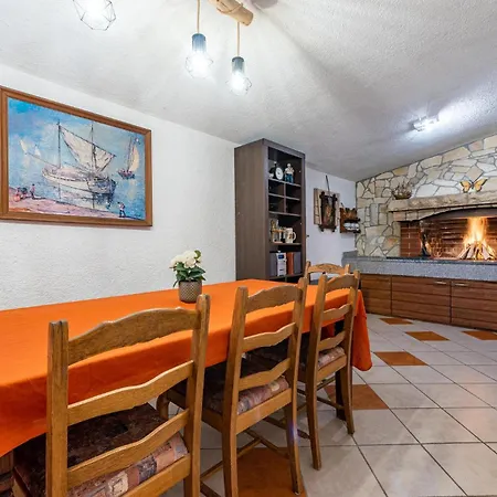 Gorgeous In With Kitchen Holiday home