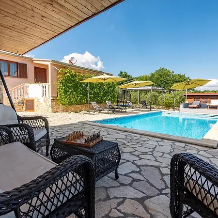 Gorgeous In With Kitchen Holiday home *